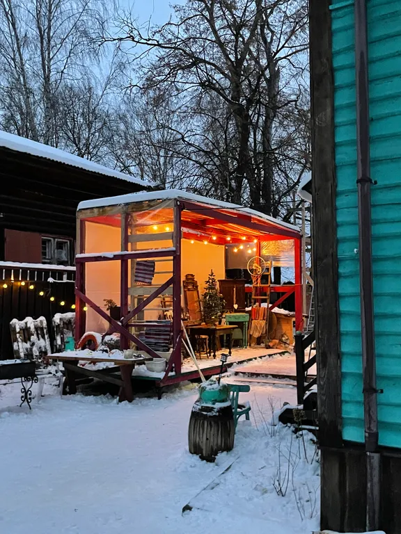 Домик мечты в самом живописном месте города, у реки и озера