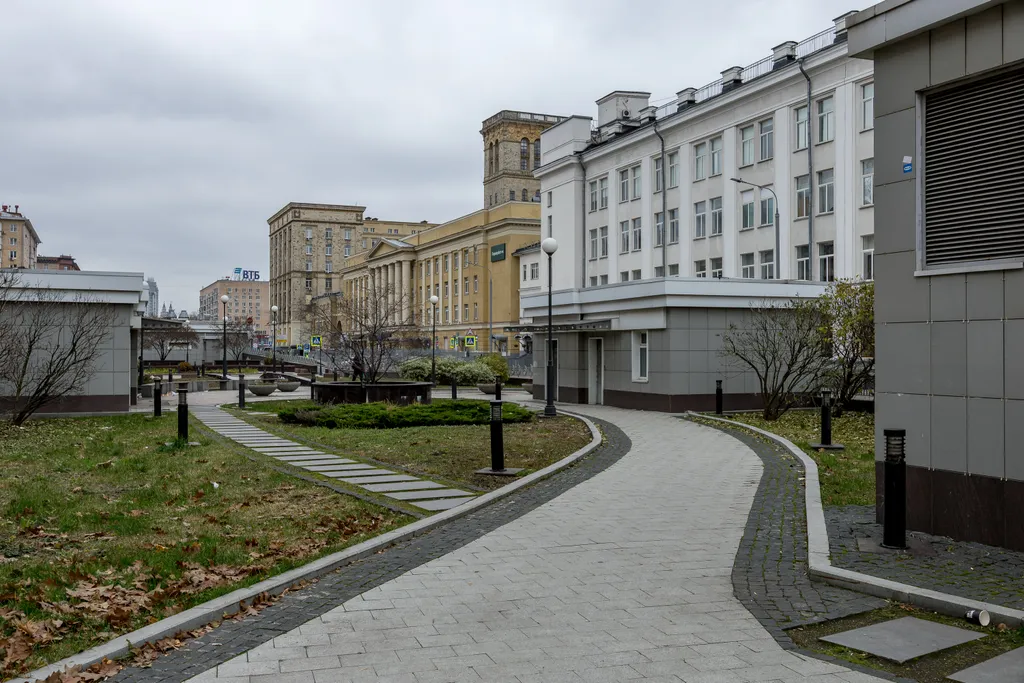 Двухуровневая студия рядом с метро