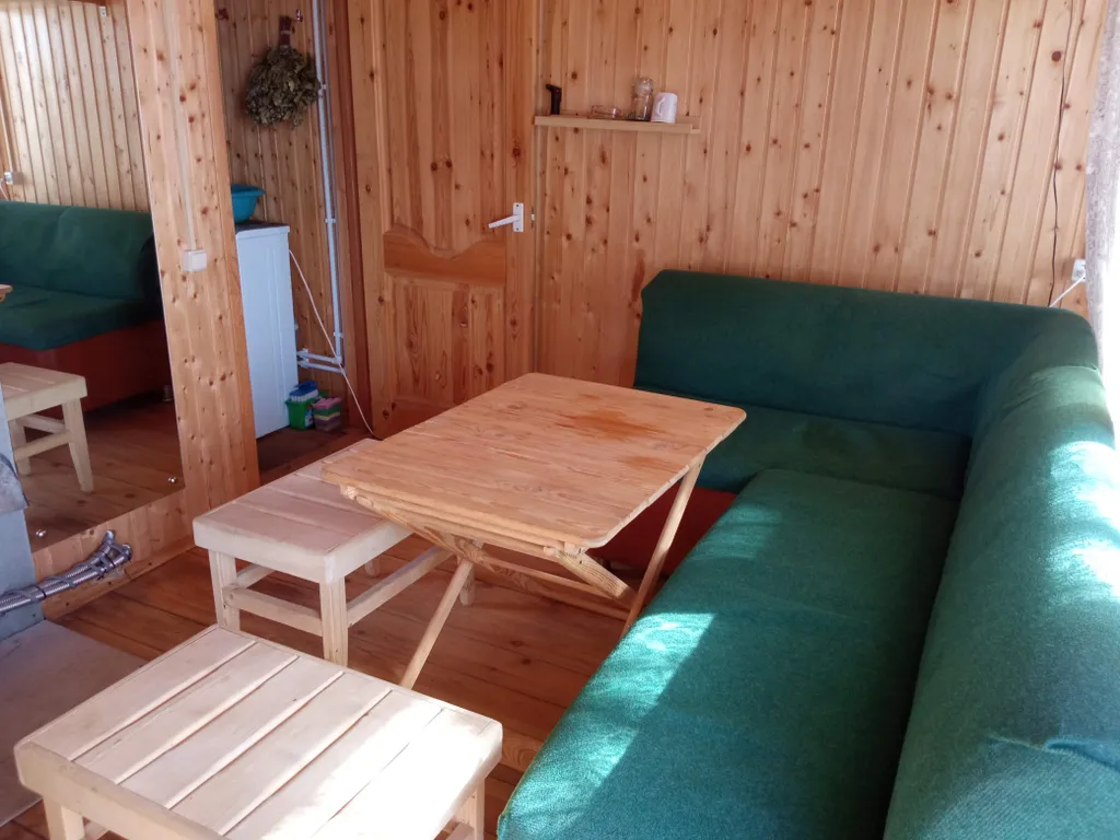 Коттедж Двухэтажный апартамент в доме на берегу озера — Луга