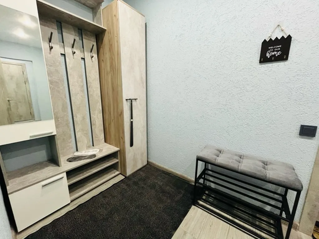 Новая квартира-студия около ТРК Алмаз