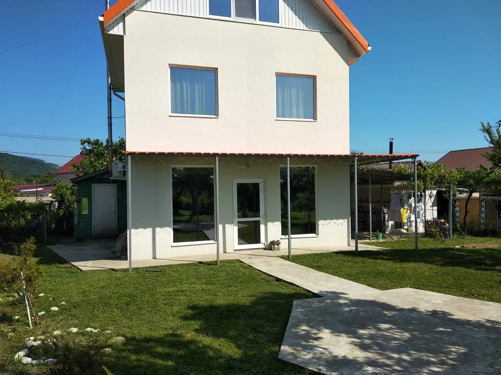 Комната с видом на море и горы