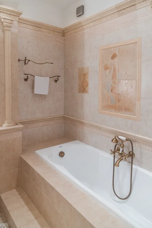 Трёхкомнатные апартаменты в центре с видом на море