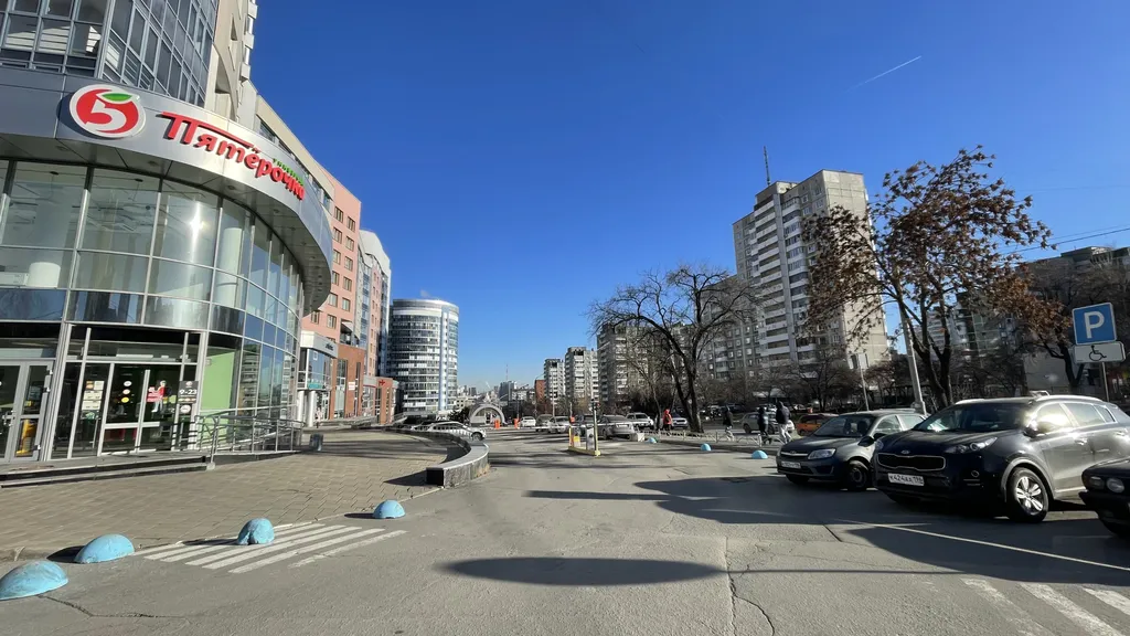 Не в отеле, а в квартире