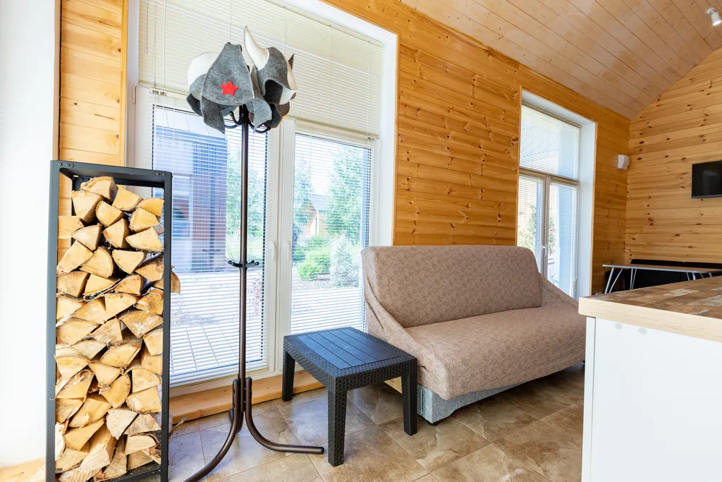 Уютный дом возле леса