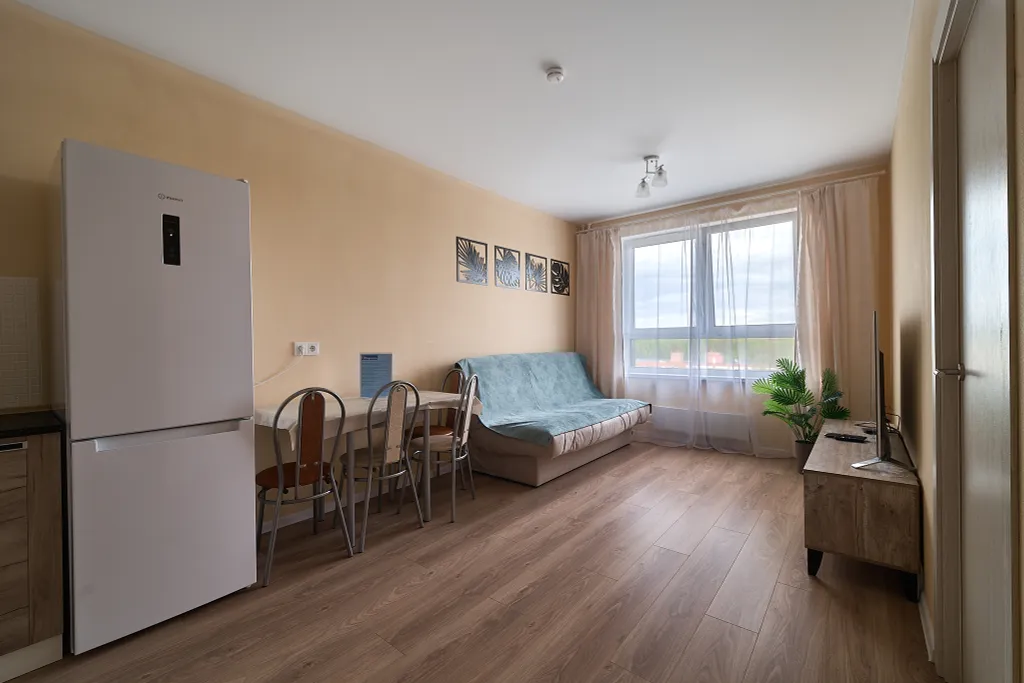 Уютная евродвушка с кроватью и диваном