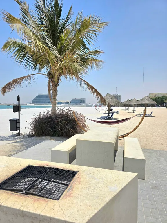 Студия с частным пляжем и видом на море на острове Марджан