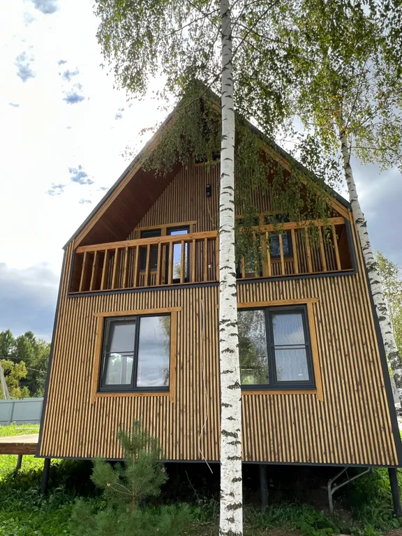 Дом в стиле Барнхаус на берегу реки Ока