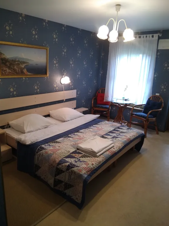 Дом с верандой в саду