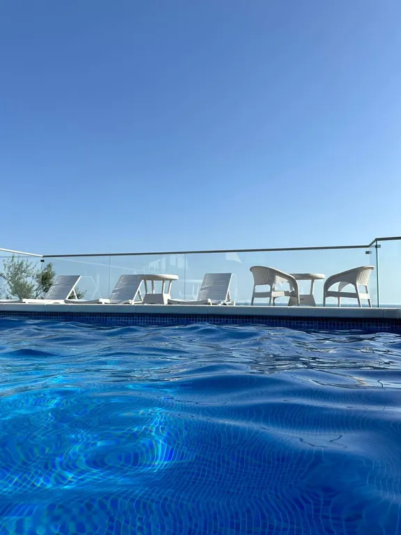 Двухкомнатные апартаменты с прямым видом на море и роскошной террасой