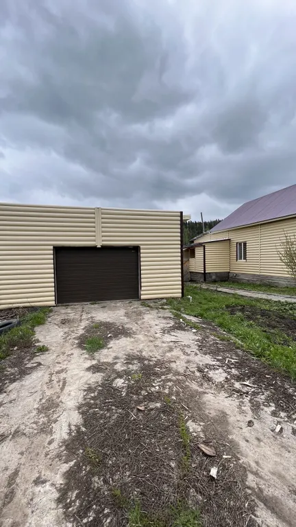 Дом возле реки Караидель на огороженном участке