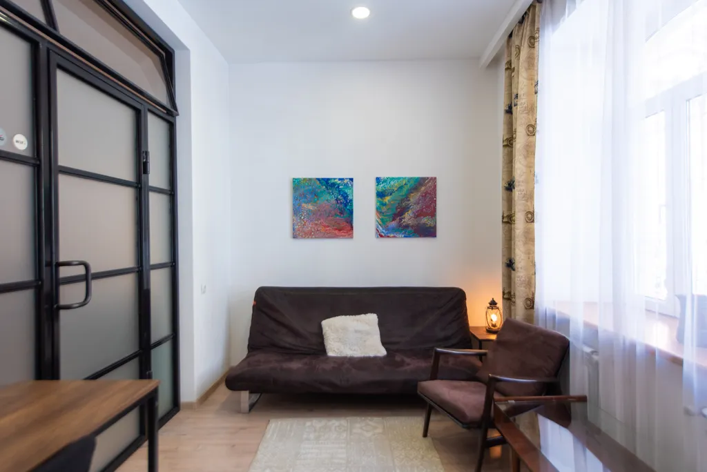 Просторная квартира в центре с собственным двориком