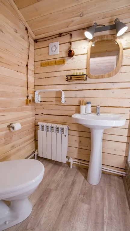 Уютный дом на берегу озера