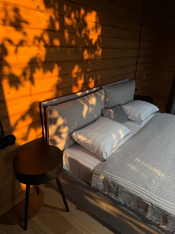 Дом-шале с теплым бассейном и террасой