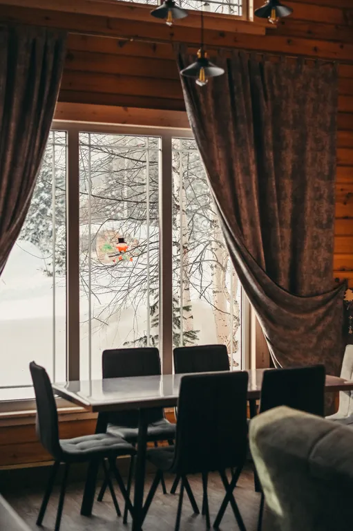 Частный дом рядом с горой