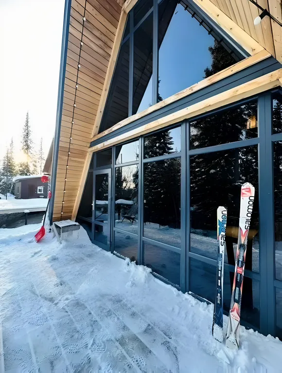 Шале Коттедж Шерегеш стиле a-frаме с террасой в хвойном лесу — аренда посуточно в Шерегеш