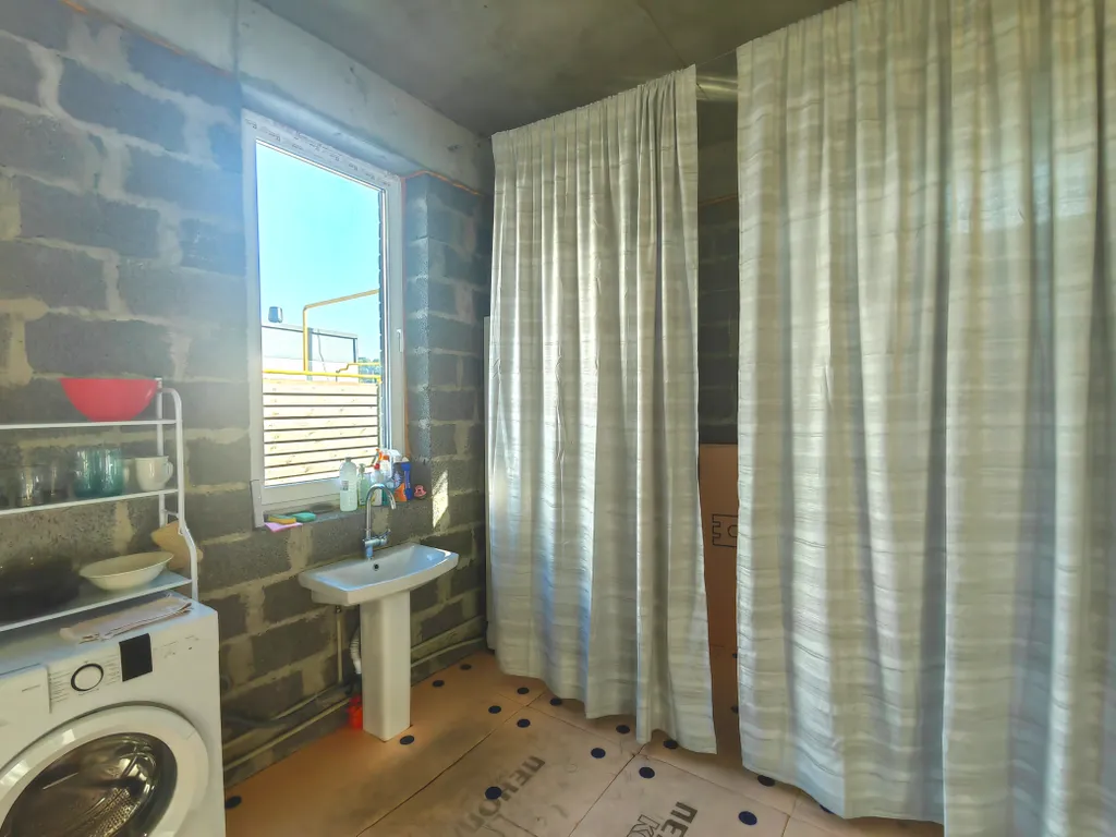 Дом с бассейном, но без ремонта