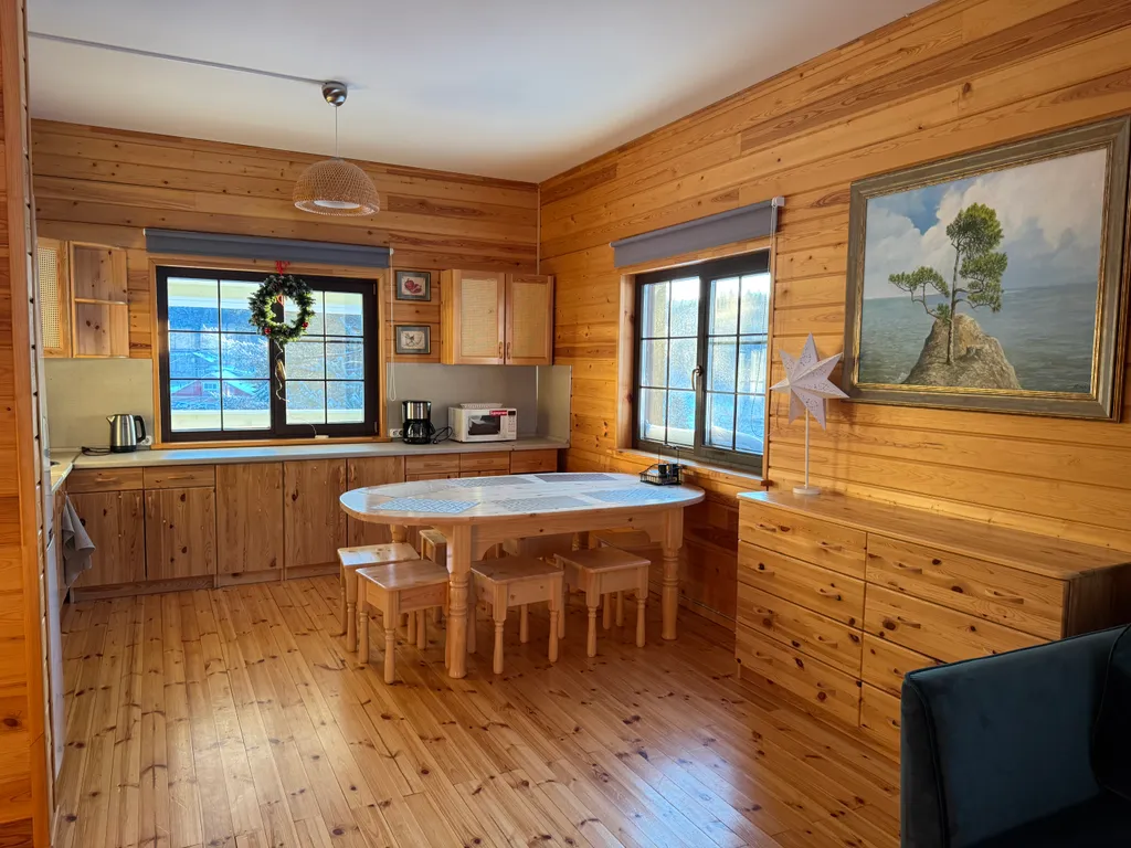 Комфортный деревянный коттедж у самого леса.