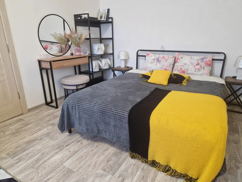 Хибины зовут! Уютное гнездышко для горнолыжников у подножия горы.