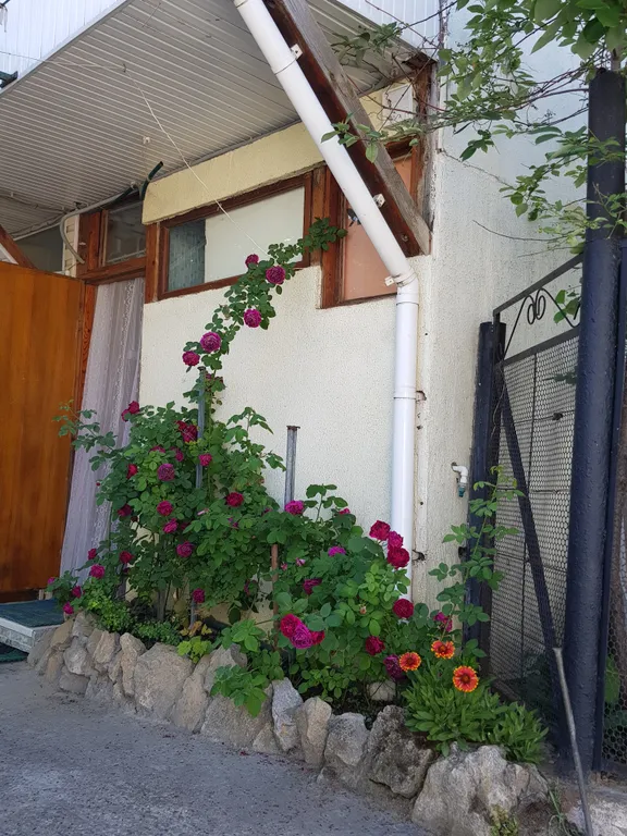 Коттедж Летний дом в 5 минутах от моря — Анапа