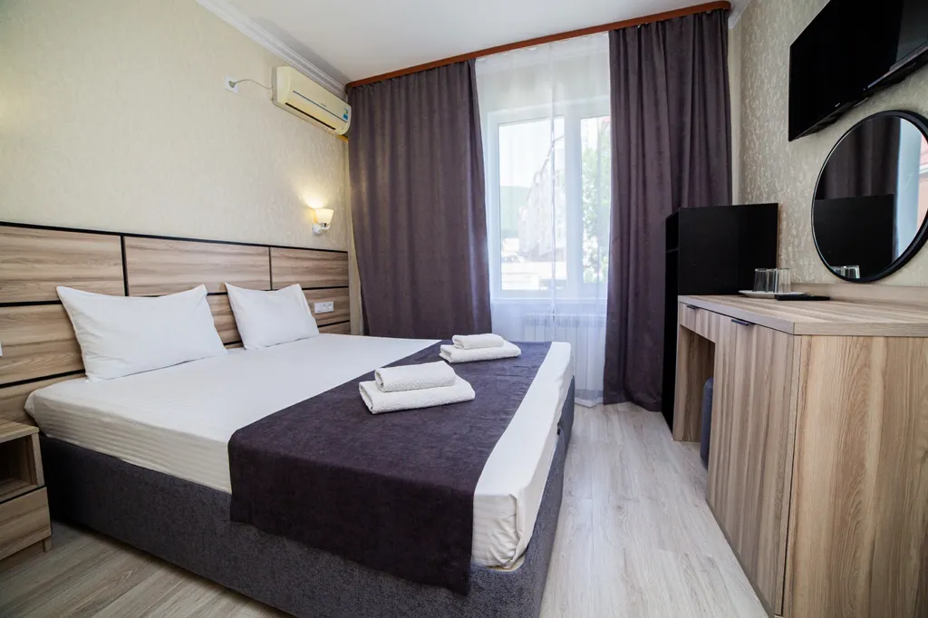 Двухкомнатный номер, завтрак, подогрев бассейн, 10 мин море, парковка