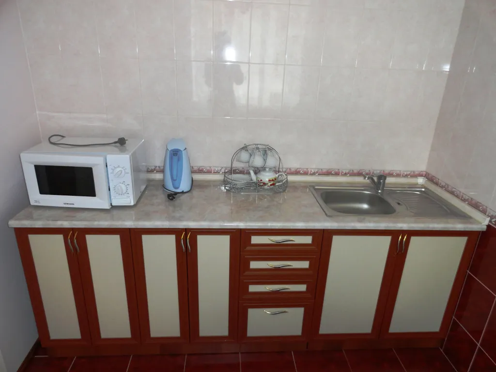 Вилла в сосновом бору с бассейном и видом на море и горы