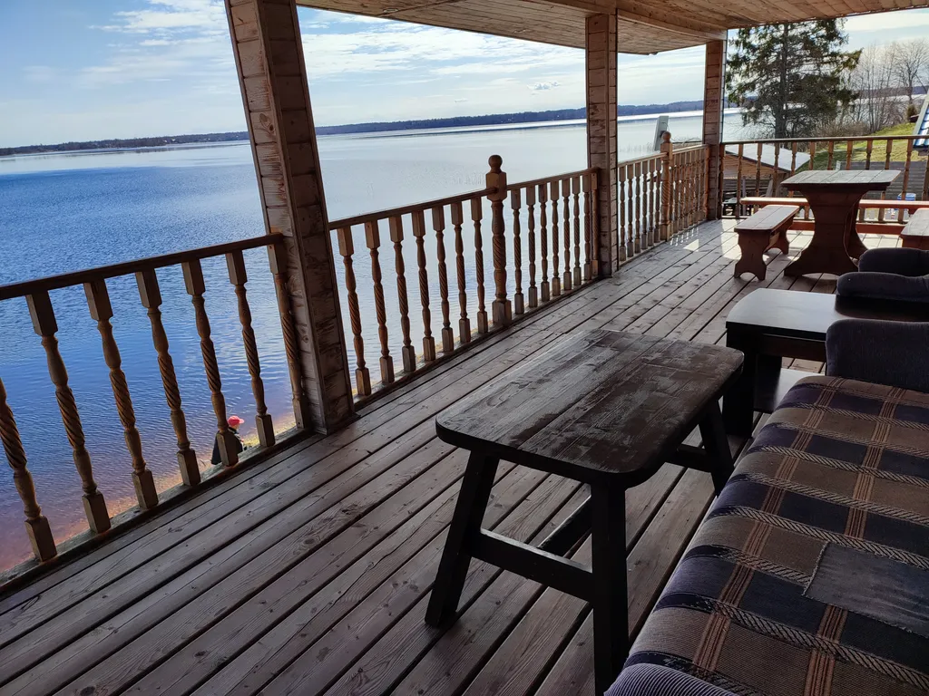 Дом для большой компании на берегу озера