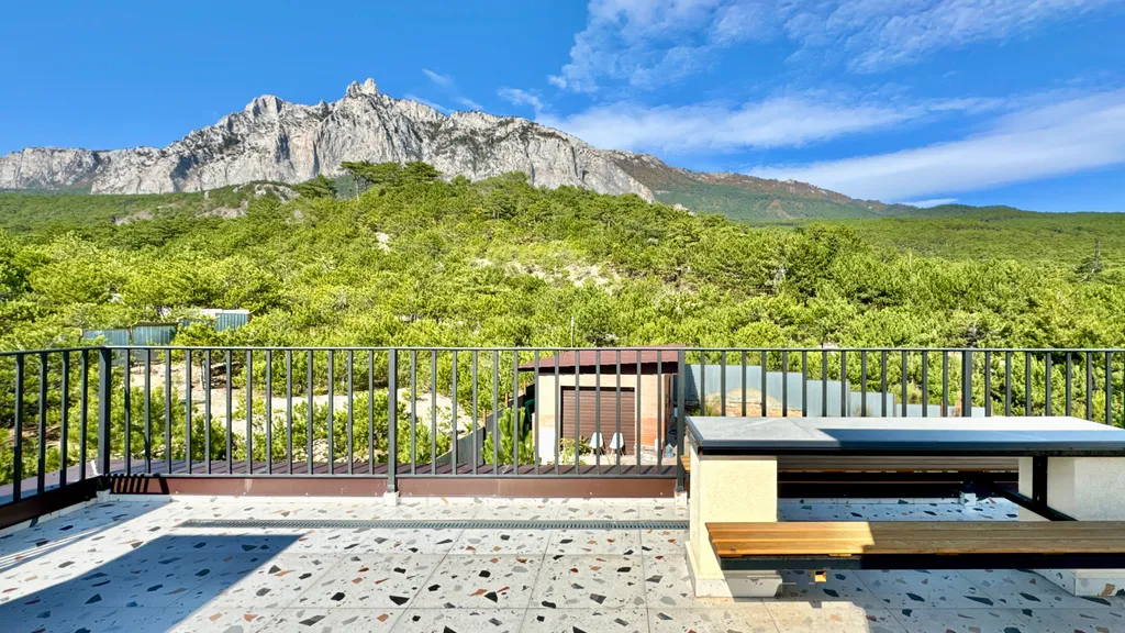 Таунхаус Панда в лесной зоне с подогреваемым бассейном и баней Кореиз