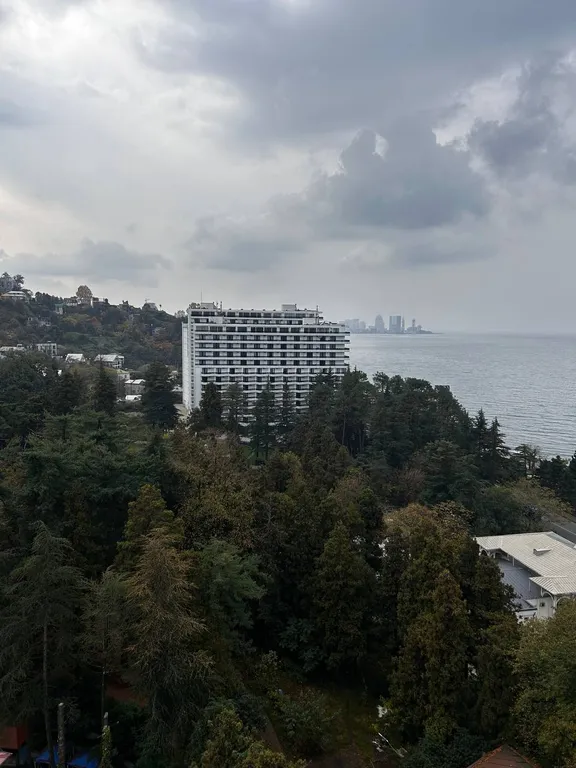 Просторная студия с двумя балконами на море и горы