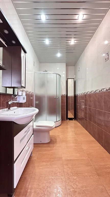 Дом с бассейном и баней возле курзоны