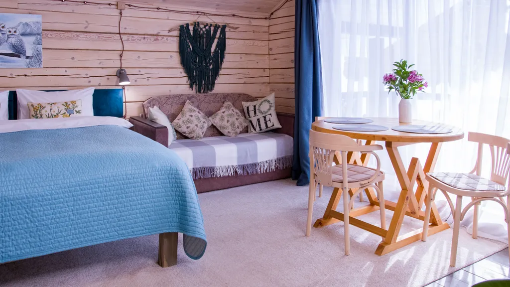 Уютный дом на берегу озера