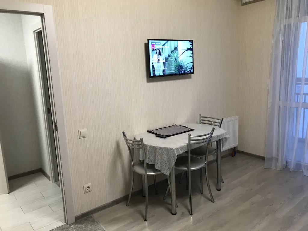 Евродвушка с прекрасным видом на поля и шоссе