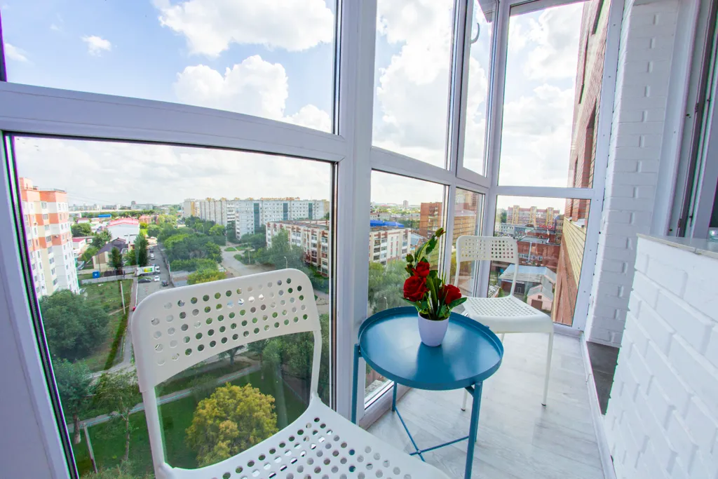 Квартира с панорамным балконом — аренда посуточно в Омск