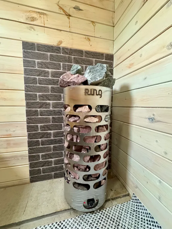 Уютный домик на берегу