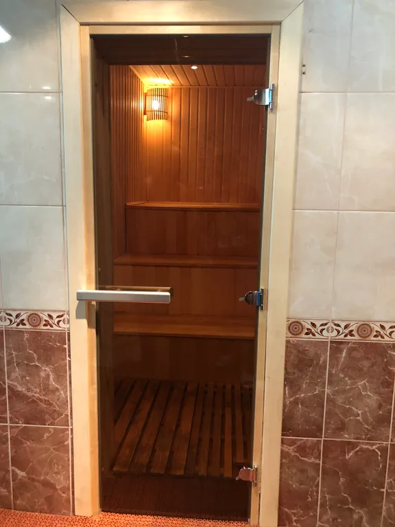 Коттедж Коттедж с большим бассейном — Черное