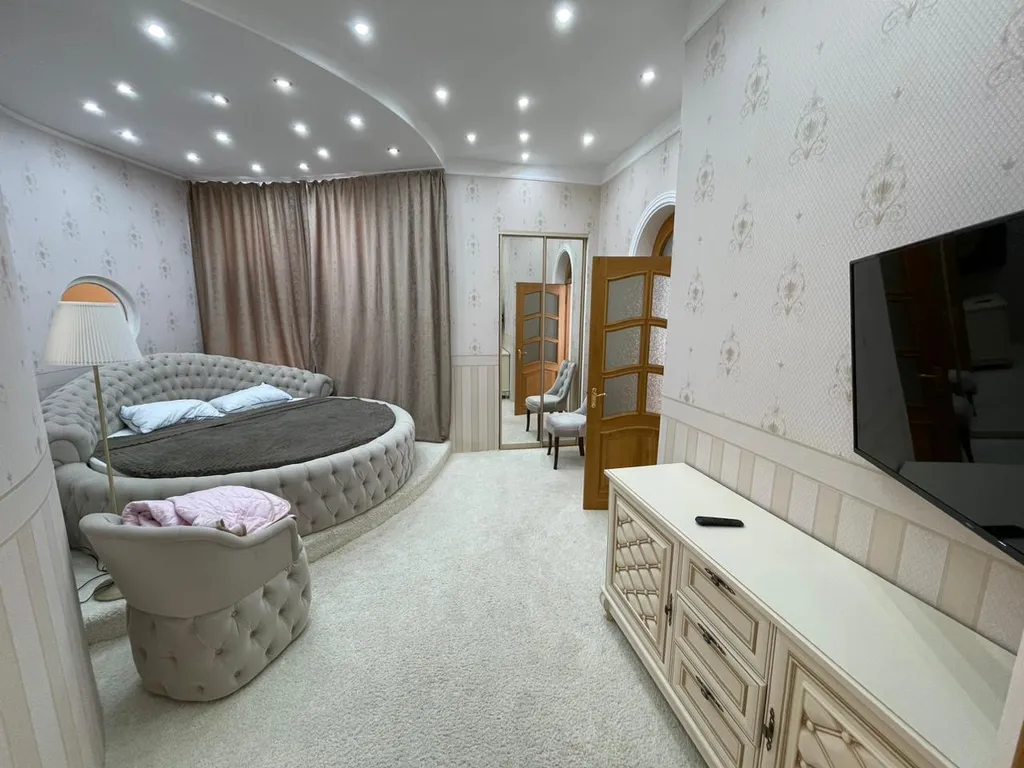 Уникальный, уютный, большой семейный дом. С видом на город