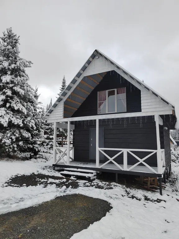 Коттедж Уютный, теплый дом с видом на горы в тихом, красивом месте — Шерегеш