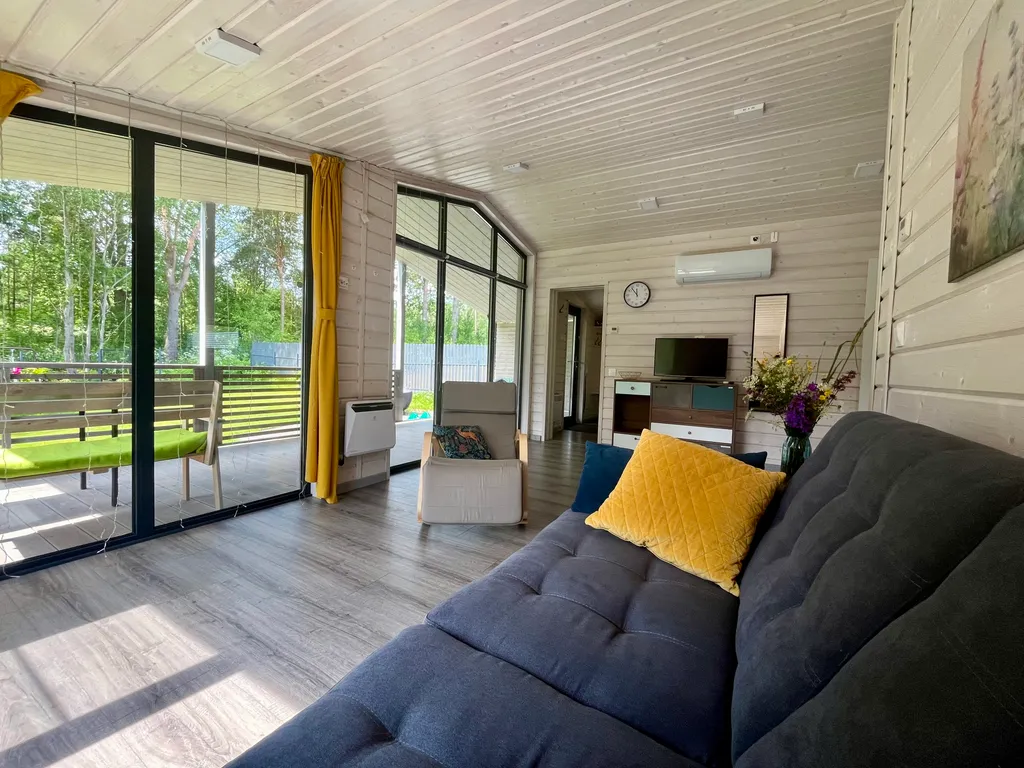 Коттедж Уютный дом с горячей купелью — Стеклянный