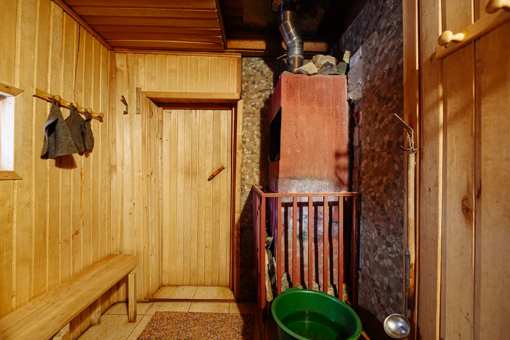 Дом у реки в Пскове