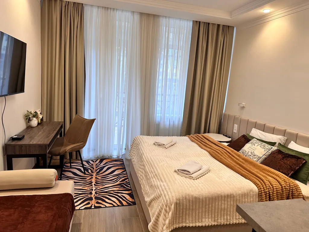 Студия в современном апарт-отель Таукель в самом центре Домбая