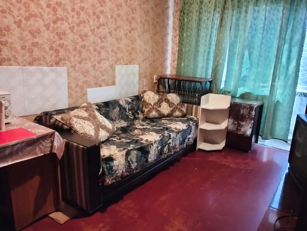 Не большая квартира в районе парка аллеи роз