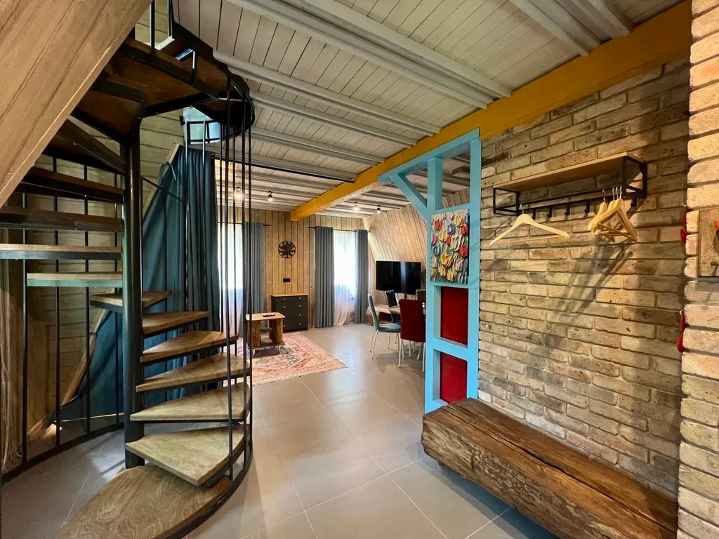 Уютный дом в лесном массиве недалеко от реки