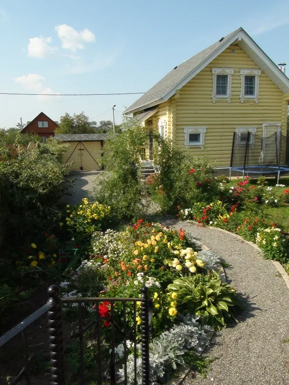 Дом-дача с тремя спальнями Петель