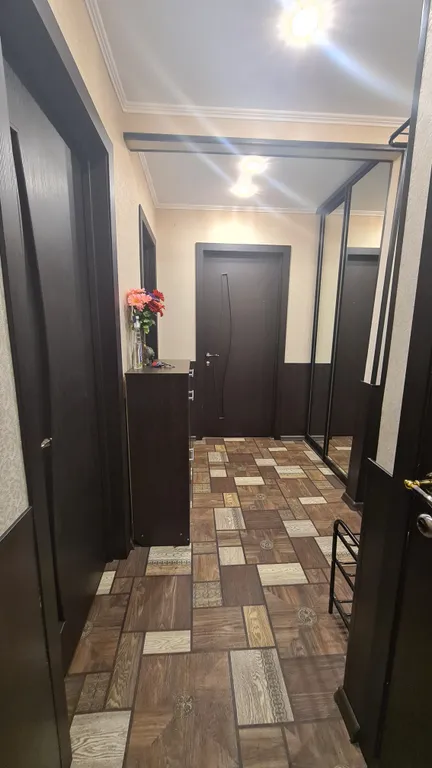 Уютная комната на красной линии