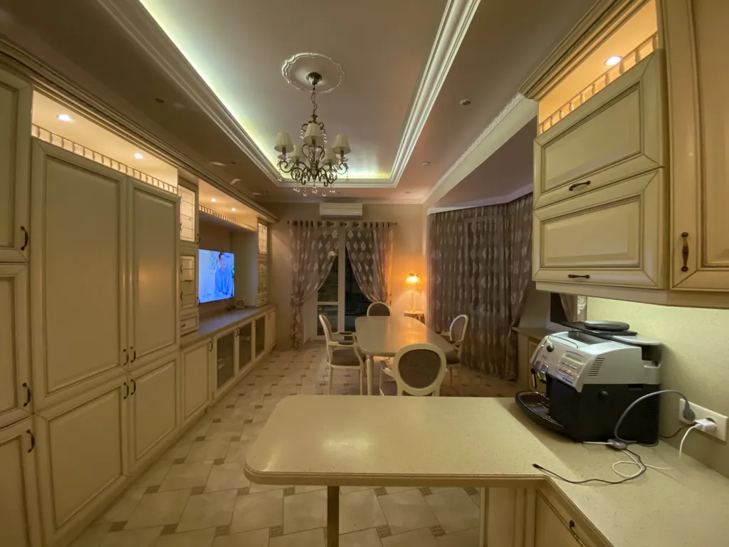 Дом с бассейном в лесу