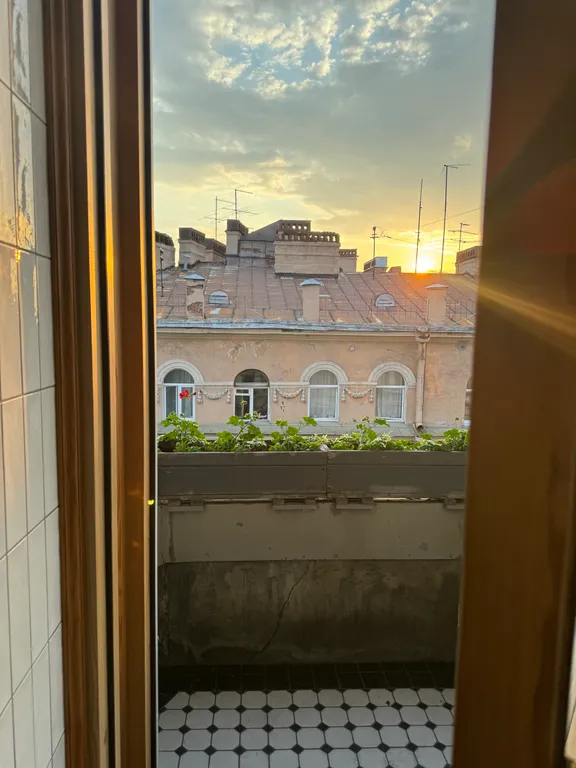 Угловая квартира под башней на пяти углах