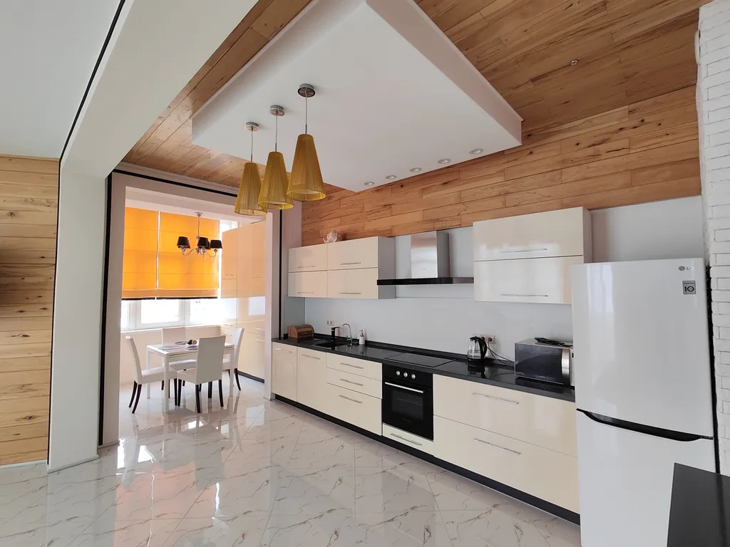 Евродвушка с большое кухней студией с видом на море