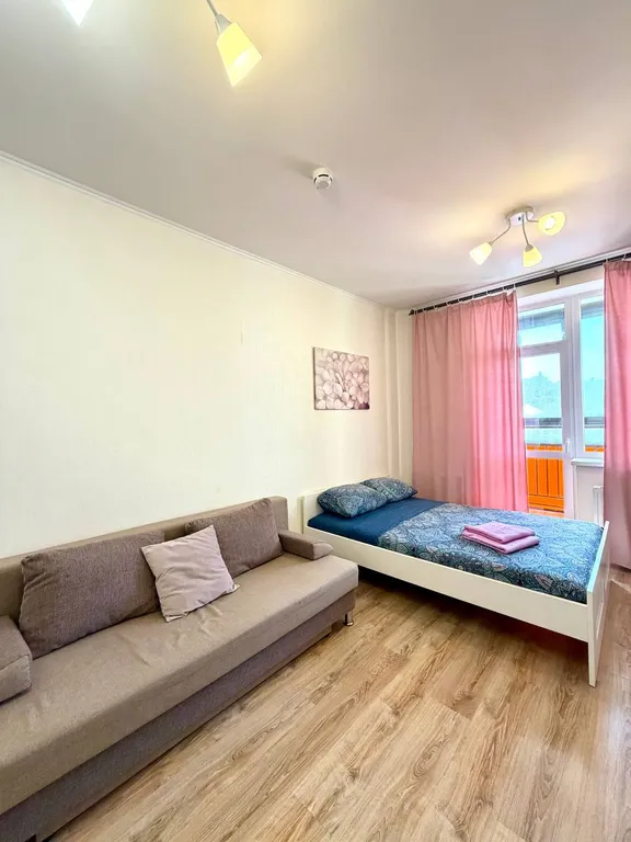 Высокий этаж, вид на город.