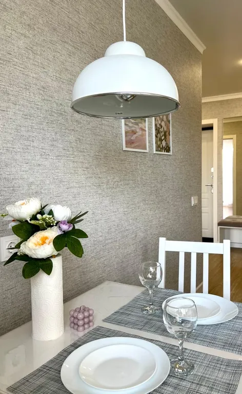 Стильный белоснежный апартамент в центре города, бесконтактный заезд