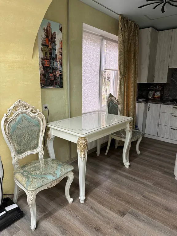 Квартира Красивая квартира с дизайнерским ремонтом — Луганск