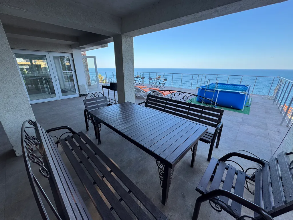 Четырехместный Люкс студия со своей кухней и отдельным входом